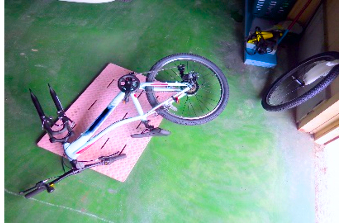 整備中の自転車